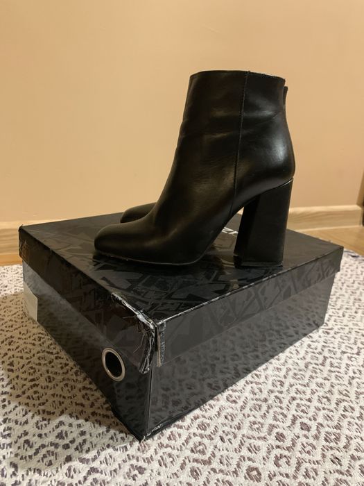 Sprzedam botki skórzane KAZAR rozmiar 37