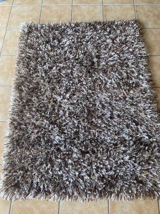 Tapepe multicor bege e castanho de pelos