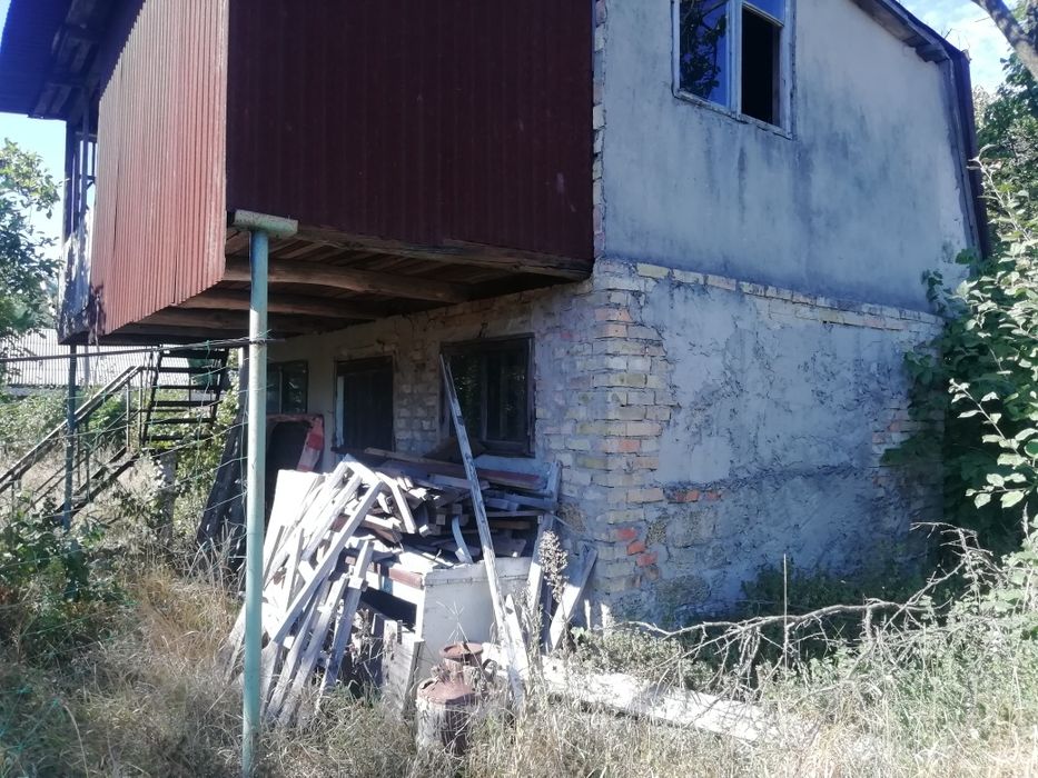 Продам земельну ділянку з будиночком Багрин Фастівський район.