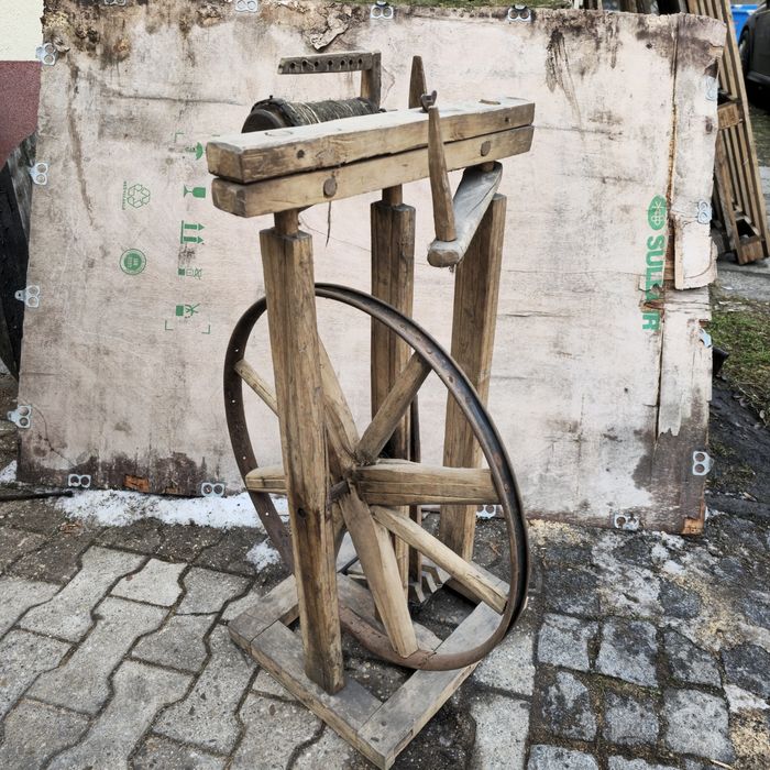 Kołowrotek do przędzenia