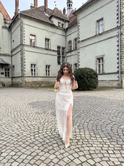 Довга вечірня сукня