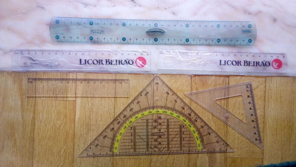 Vários materiais escolares