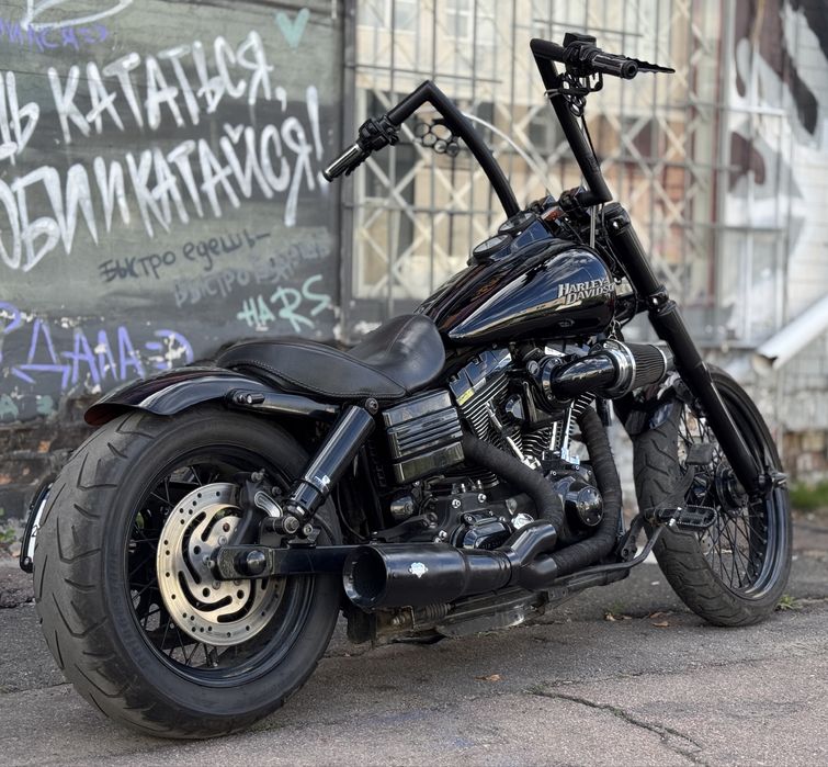 Мотоцикл Harley-Davidson Dyna 2006 рік