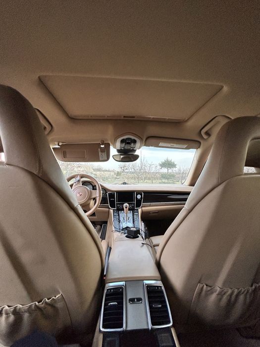 В продажі шикарний Porsche Panamera S (гібрід)