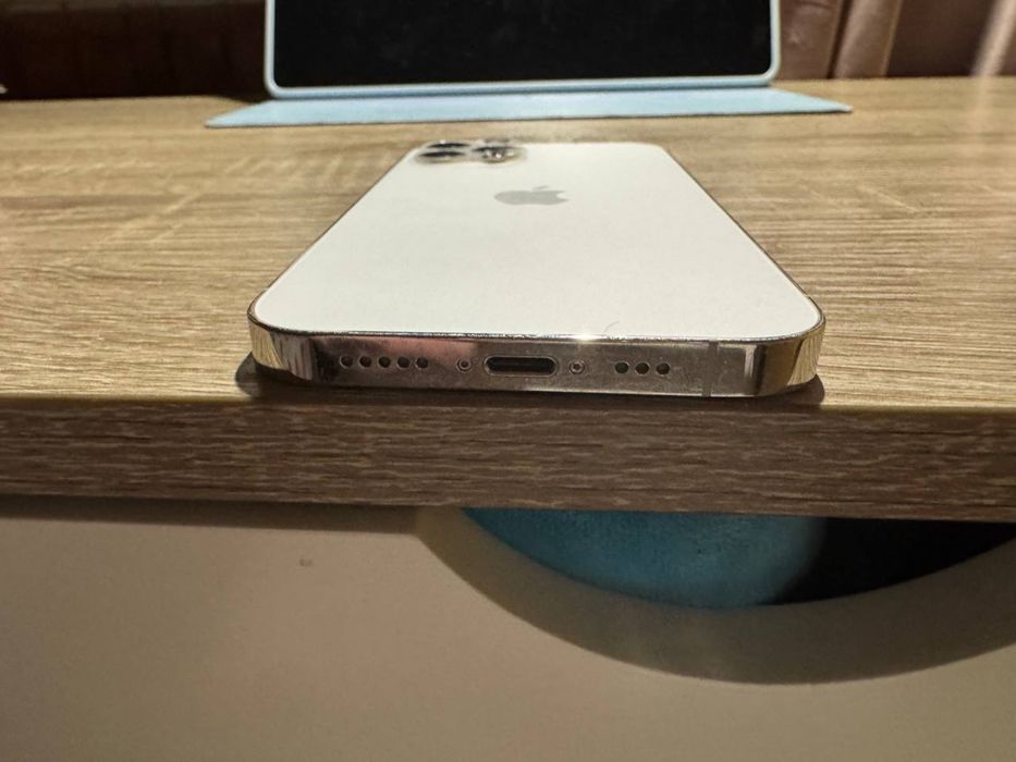 Iphone 12 pro. W trakcie remontu.