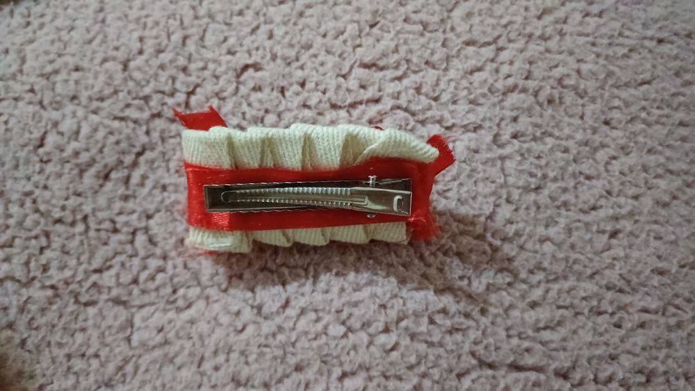 pulseira, mais dois laços