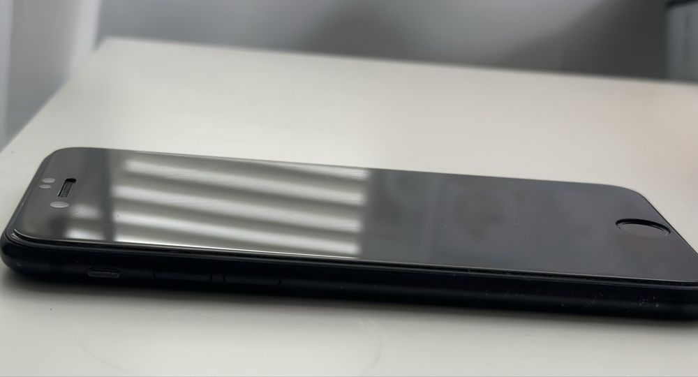 Телефон Iphone 7