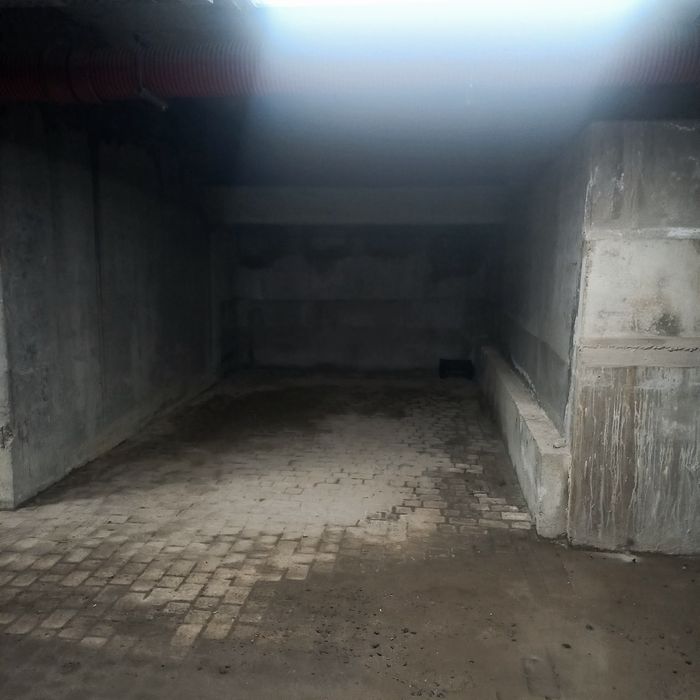 Терміново продається паркомісце в новобудові в Дублянах.