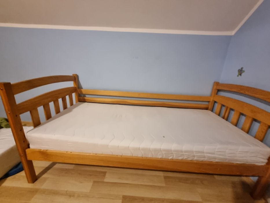 Łóżko / łóżka drewniane z materacami lu bez..