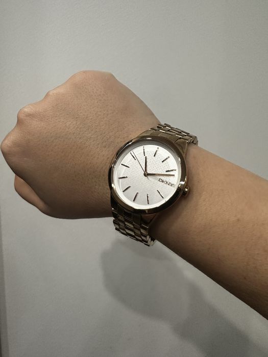 Стмльний годинник DKNY