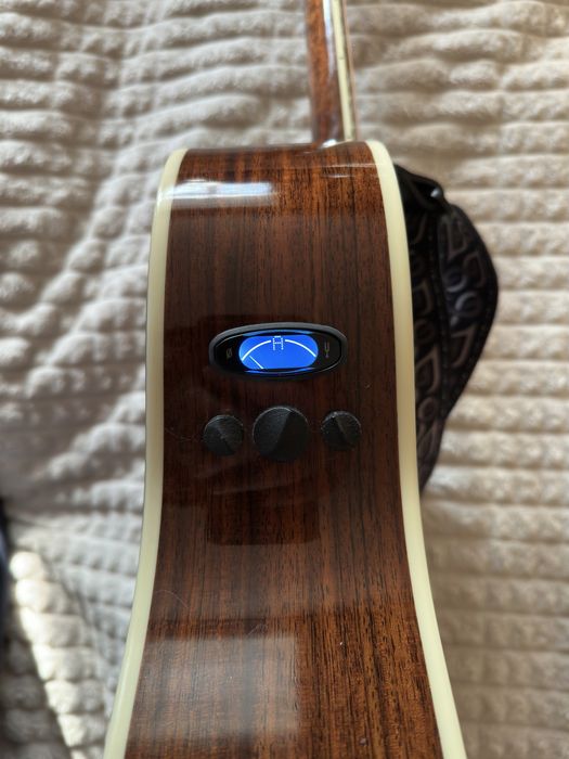 Fender PM-3 Paramount Deluxe SB електроакустична гітара