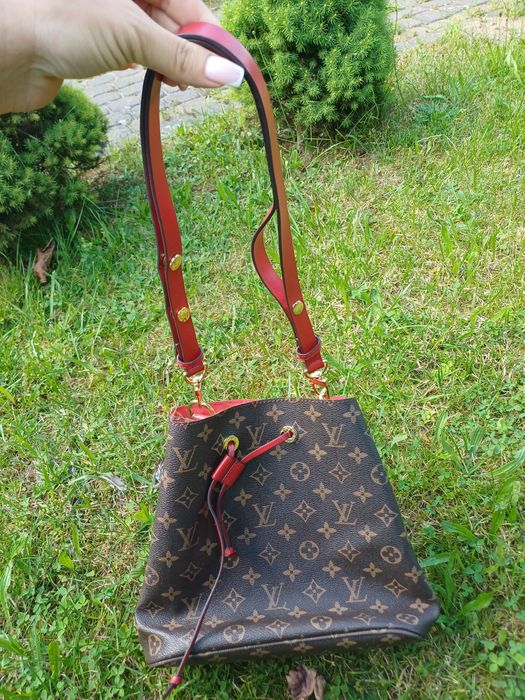 Damska torebka na pasek