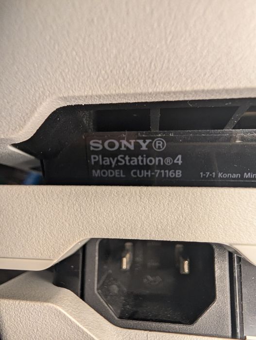 PS4 Pro biała - system 11.00 + 5 gier