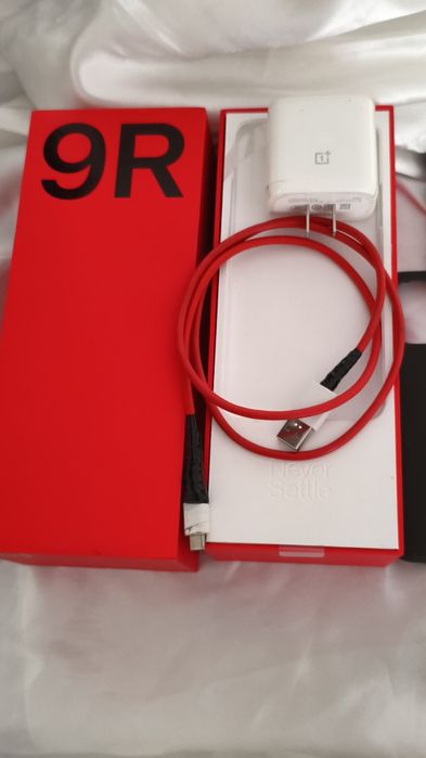 Смартфон Oneplus 9R. (  12     256)