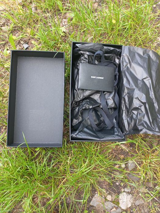 Pudełko po butach,YSL, Saint Laurent plus faktura
