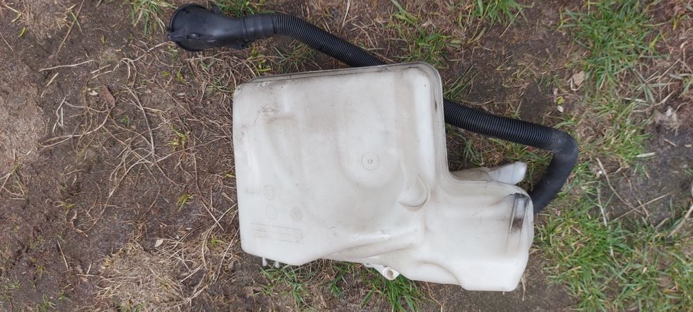 Zbiorniczek plynu spryskiwaczy bmw e60 e61