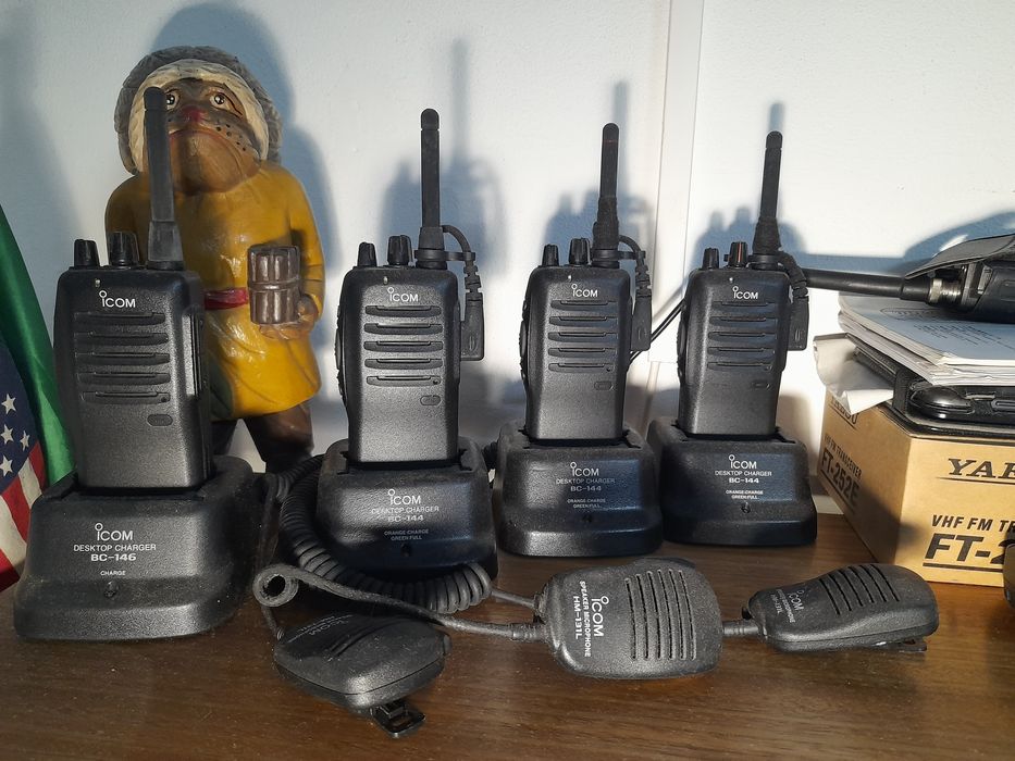 PMR's Icom IC F22SR in excellent condition64739235798659120