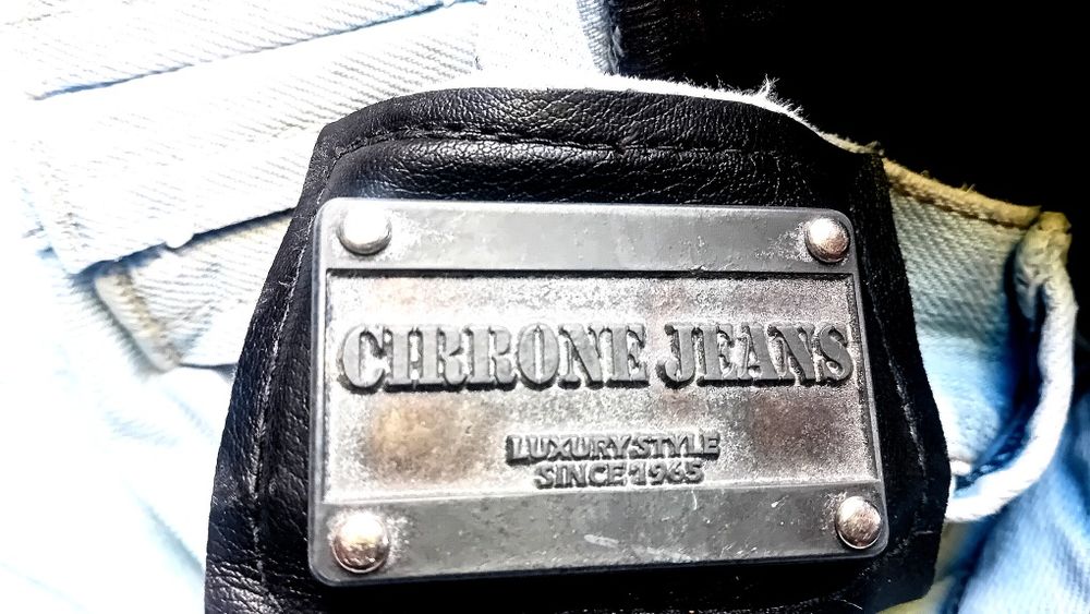 Jeans Claros Carrone Jeans com Rasgos – Fabricado em Portugal
