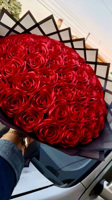 Ekskluzywne bukiety róż premium – ręcznie tworzone z dbałością o każdy