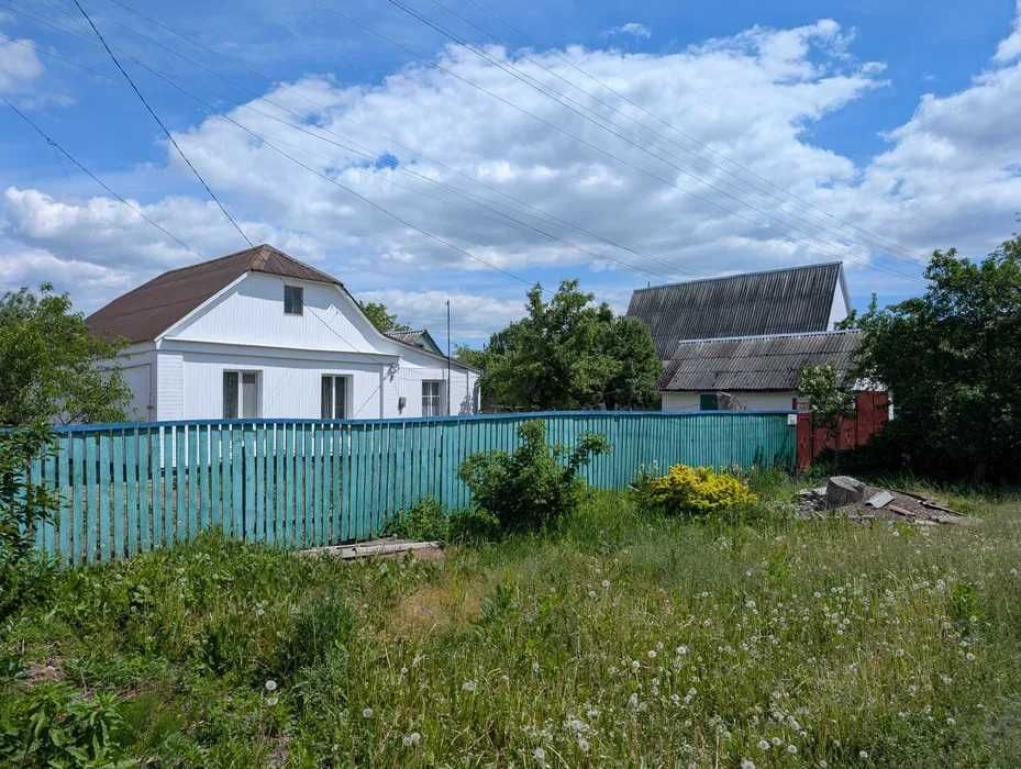 Продам будинок в Макарові.Погріб,літня кухня,гараж