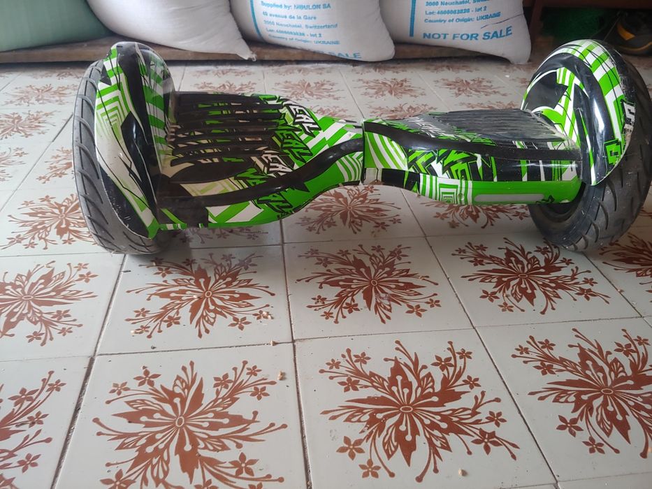 Гіроскутер зеленого кольору