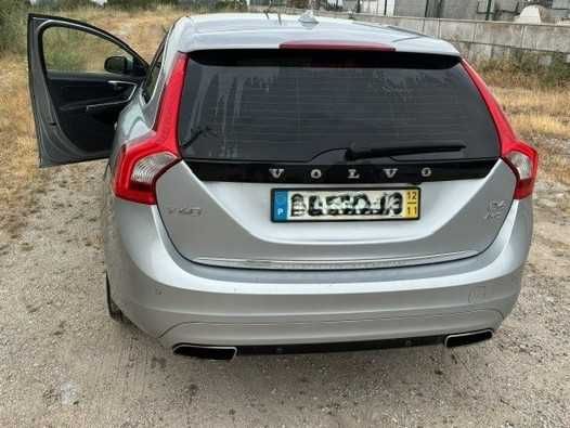 VOLVO V60 D6 PLUG-IN 285CV (potência combinada)
