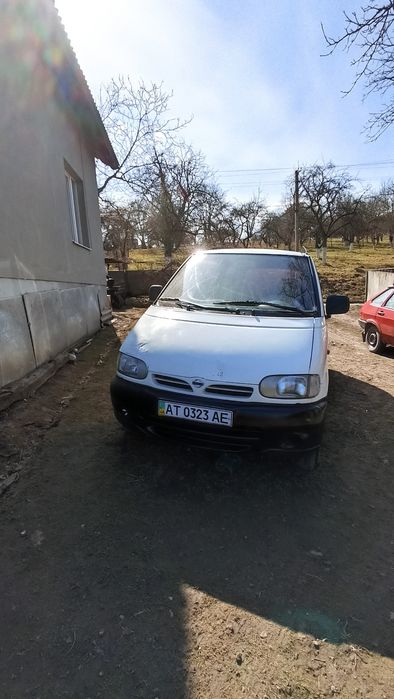 Nissan venete 2000рік