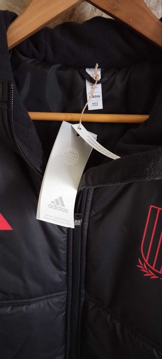Куртки "Adidas".