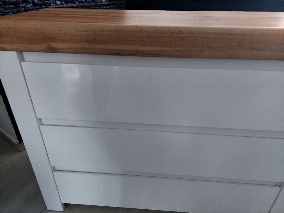 Biała komoda solidna pojemna