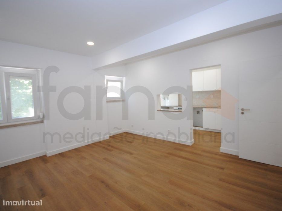 Apartamento T2 totalmente remodelado para arrendar - Estrada de Ben...