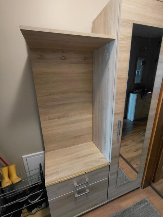 Sprzedam szafę z lustrem do przedpokoju