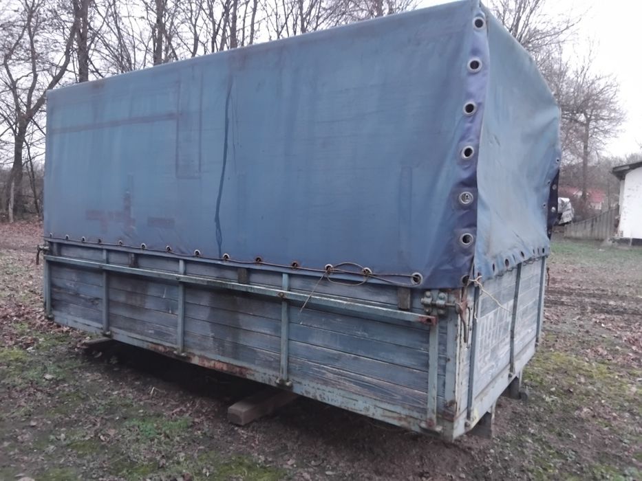 Кузов від автомобіля ЗІЛ.Бортовий,тентований.