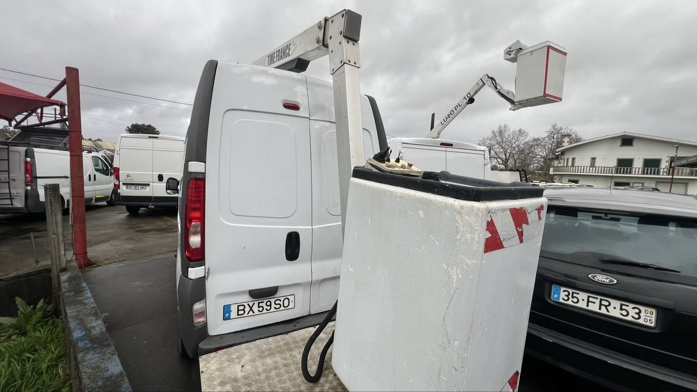 Renault trafic grua barquinha