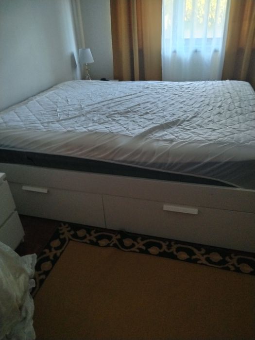 Cama e mesas de cabeceira ikea