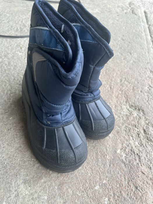 Продам дитячі зимове взуття.
