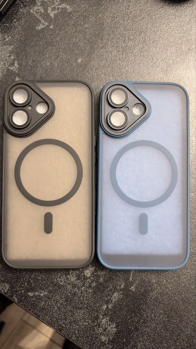 Etui iPhone 17 czarne i niebieskie