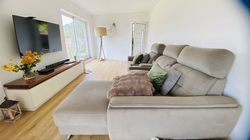 Sofá chaise long de veludo cinza