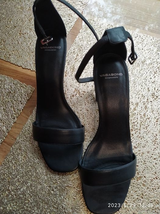 Кожаный босоножки 39 размер.