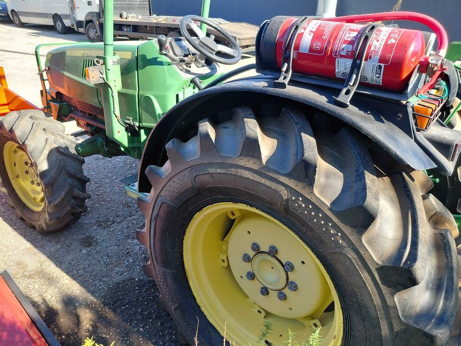 Trator JOHN DEERE