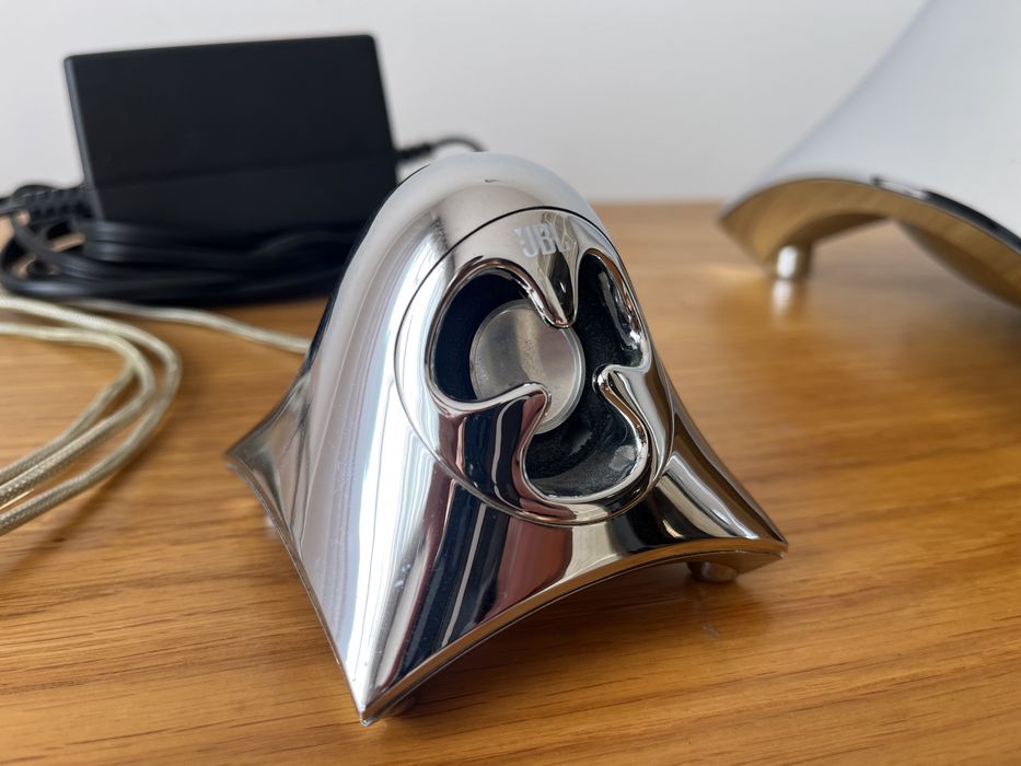 Colunas JBL Creature II Liquid Metal edição limitada