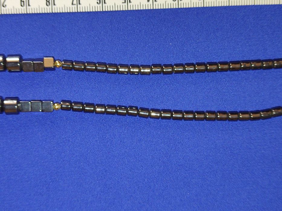 Stary naszyjnik z hematytami i perłami vintage