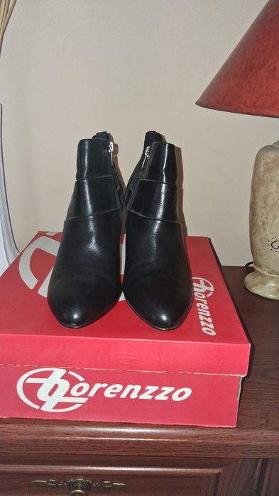 Ботинки, сапожки.
