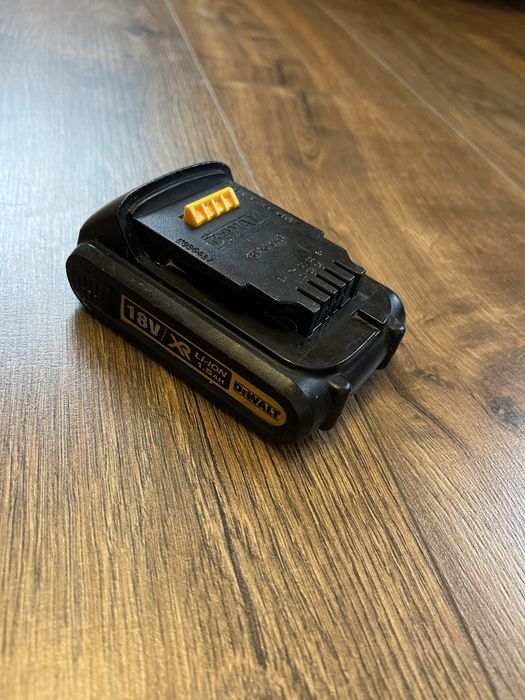 Акумулятор Dewalt 18v