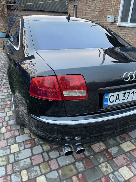 Audi  A8  Срочно