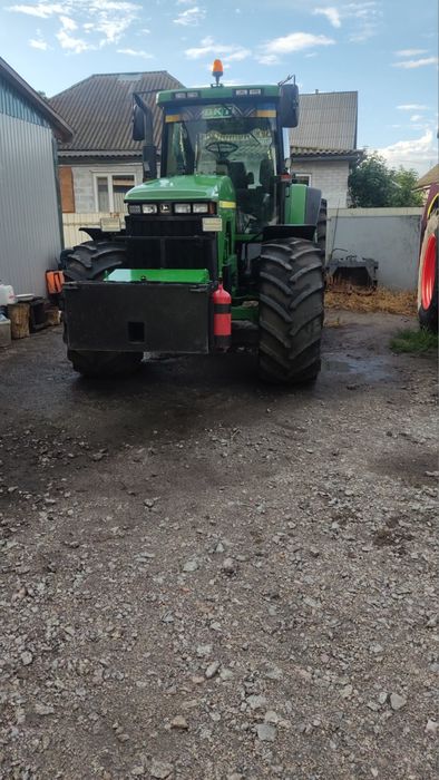 Продам John Deere 8400