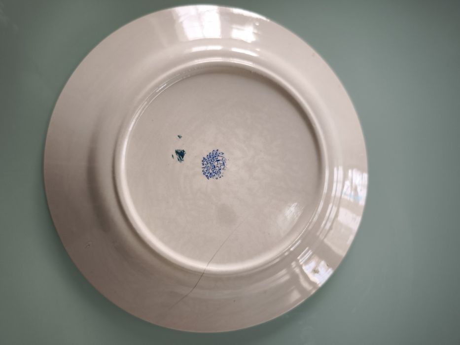 Pratos antigos . Chávena com pires