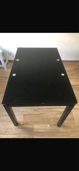 Mesa de vidro preta