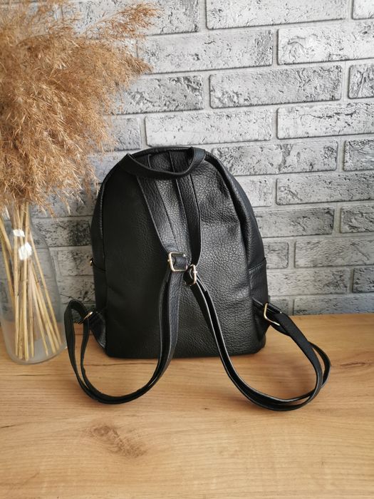 Czarny plecak z ekoskóry