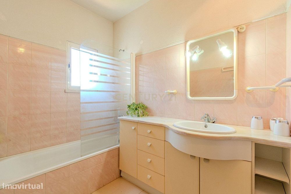 Apartamento com um quarto no centro da cidade, em condomínio fechado c