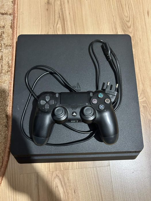 Konsola PlayStation 4 slim